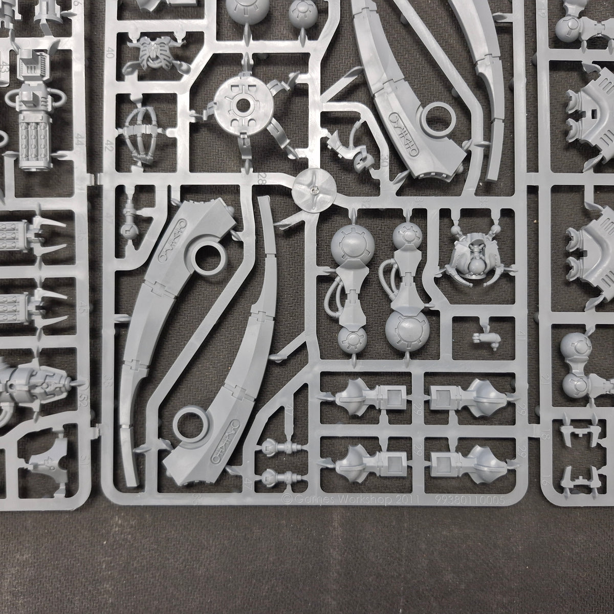 Warhammer 40k: Necron Triarch Stalker - On Sprue (No Bases)