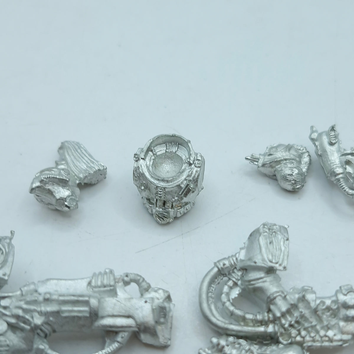 Warhammer 40k: Emperor's Children Metal Noise Marine Upgrades (BN080)