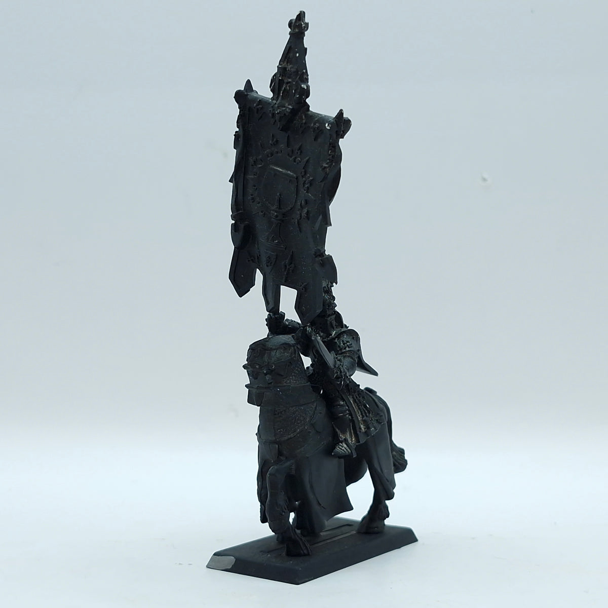 Warhammer The Old World: Kingdom of Bretonnia Metal Battle Standard Bearer on Warhorse (BC212)