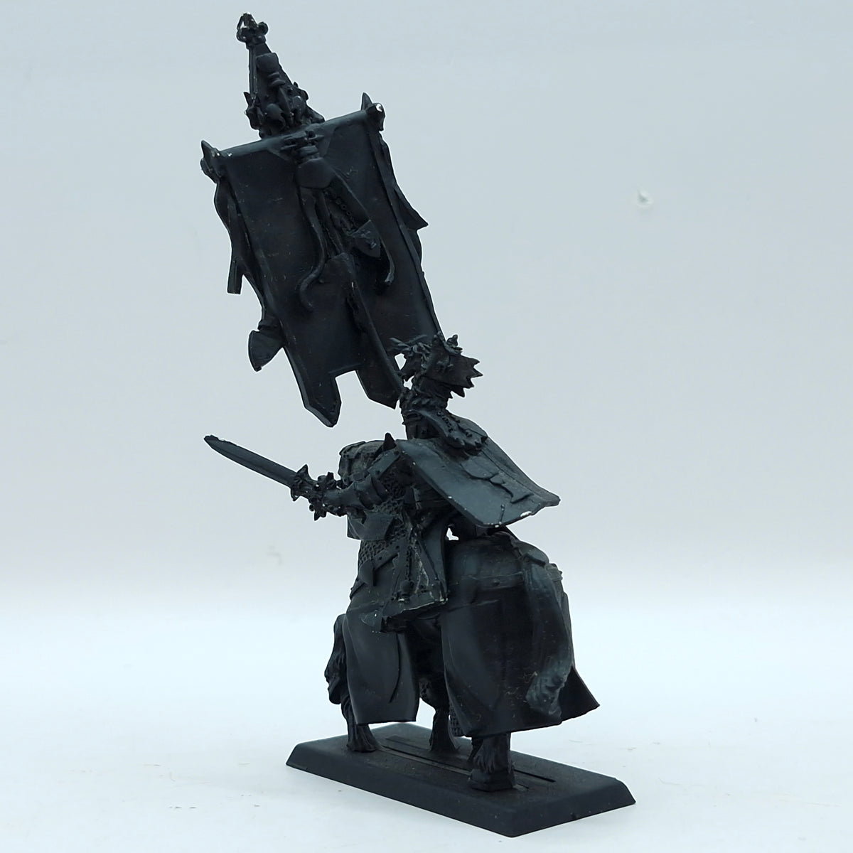 Warhammer The Old World: Kingdom of Bretonnia Metal Battle Standard Bearer on Warhorse (BC212)