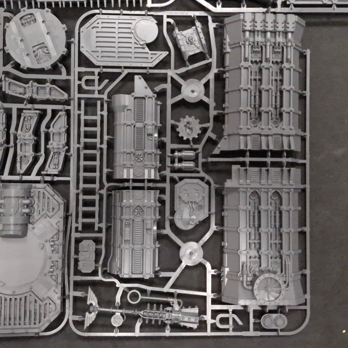 Warhammer 40k: Battlezone Fronteris Nachmund on Sprue (BM202)