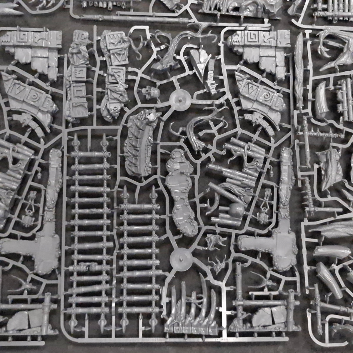 Warhammer Age of Sigmar: Warcry Heart of Ghur Terrain on Sprue (BM211)