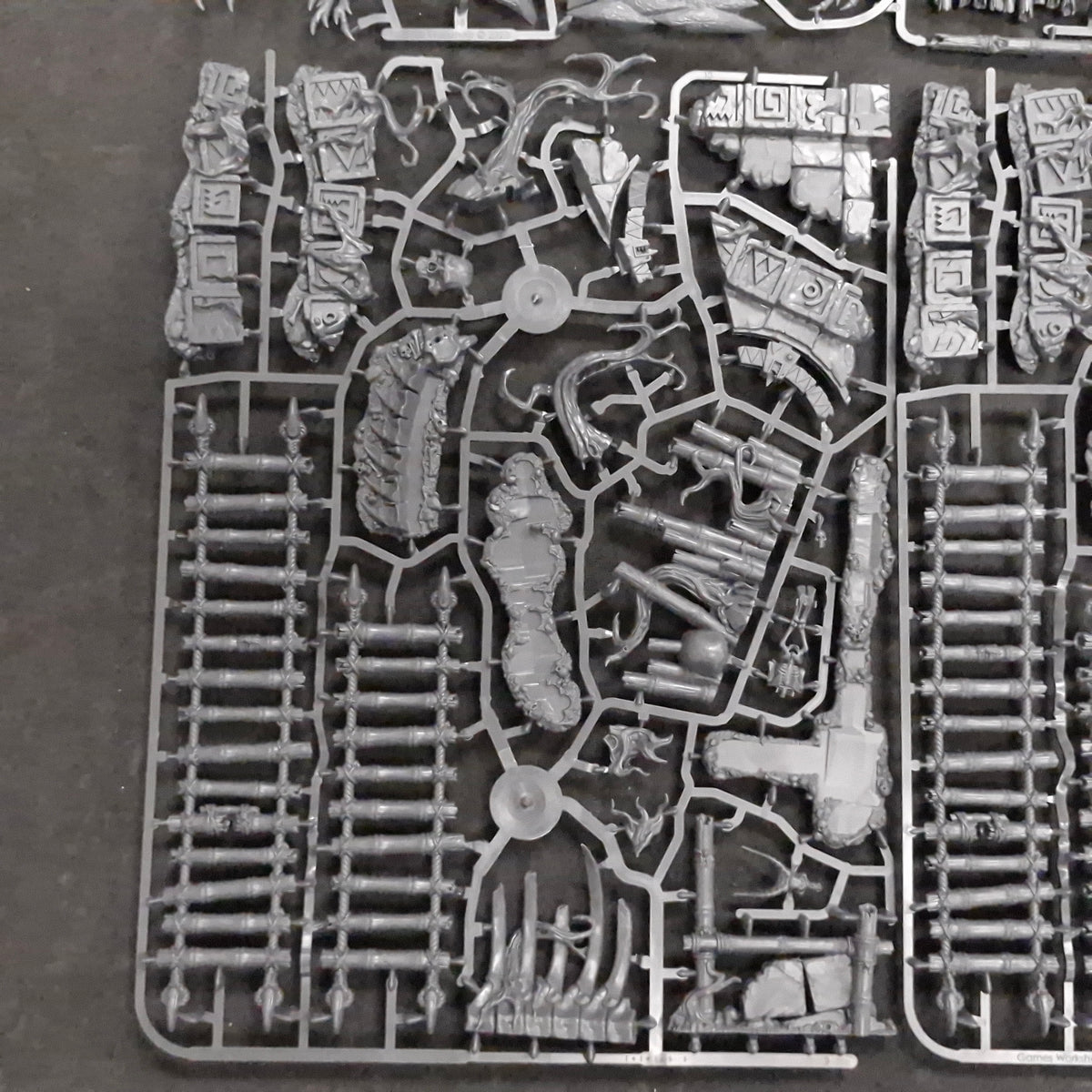 Warhammer Age of Sigmar: Warcry Heart of Ghur Terrain on Sprue (BM211)