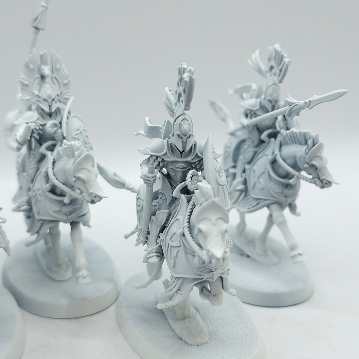 Warhammer Age of Sigmar: Lumineth Realm Lords Vanari Dawnriders - Damaged (AT193)