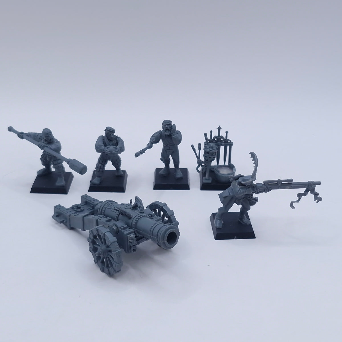 Warhammer Old World: Empire Cannon Crew and Engineer with Hochland Long Rifle AE018