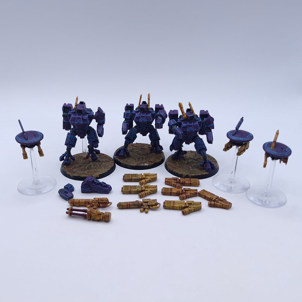 Warhammer 40k: T'au XV8 Crisis Battlesuit Team Painted BTB42