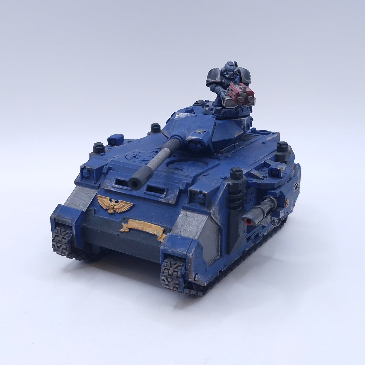 Warhammer 40k: Space Marines Predator Painted AEZ11