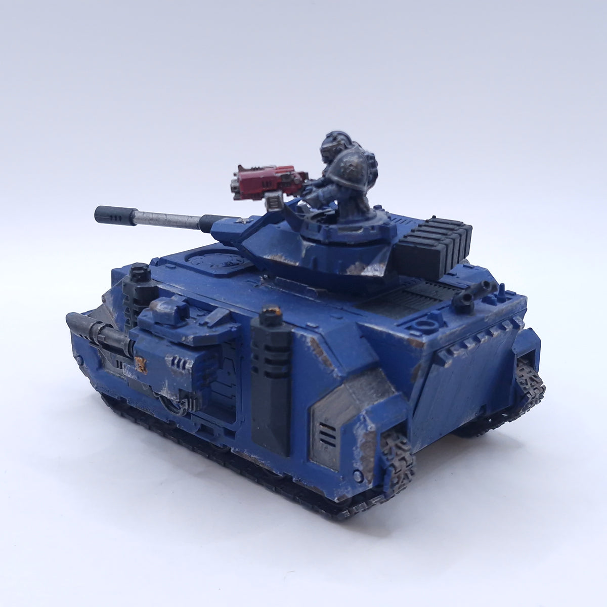 Warhammer 40k: Space Marines Predator Painted AEZ11