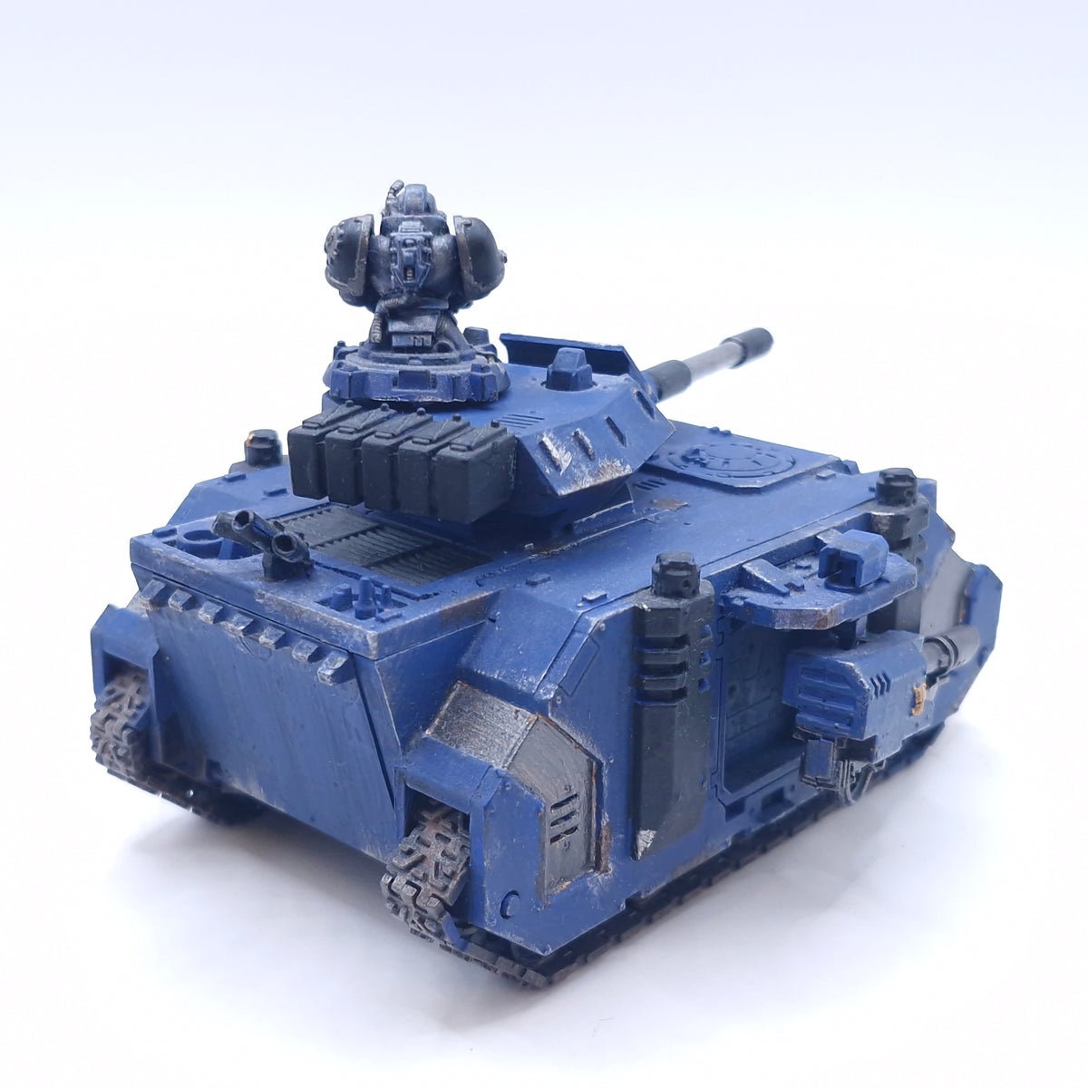 Warhammer 40k: Space Marines Predator Painted AEZ11