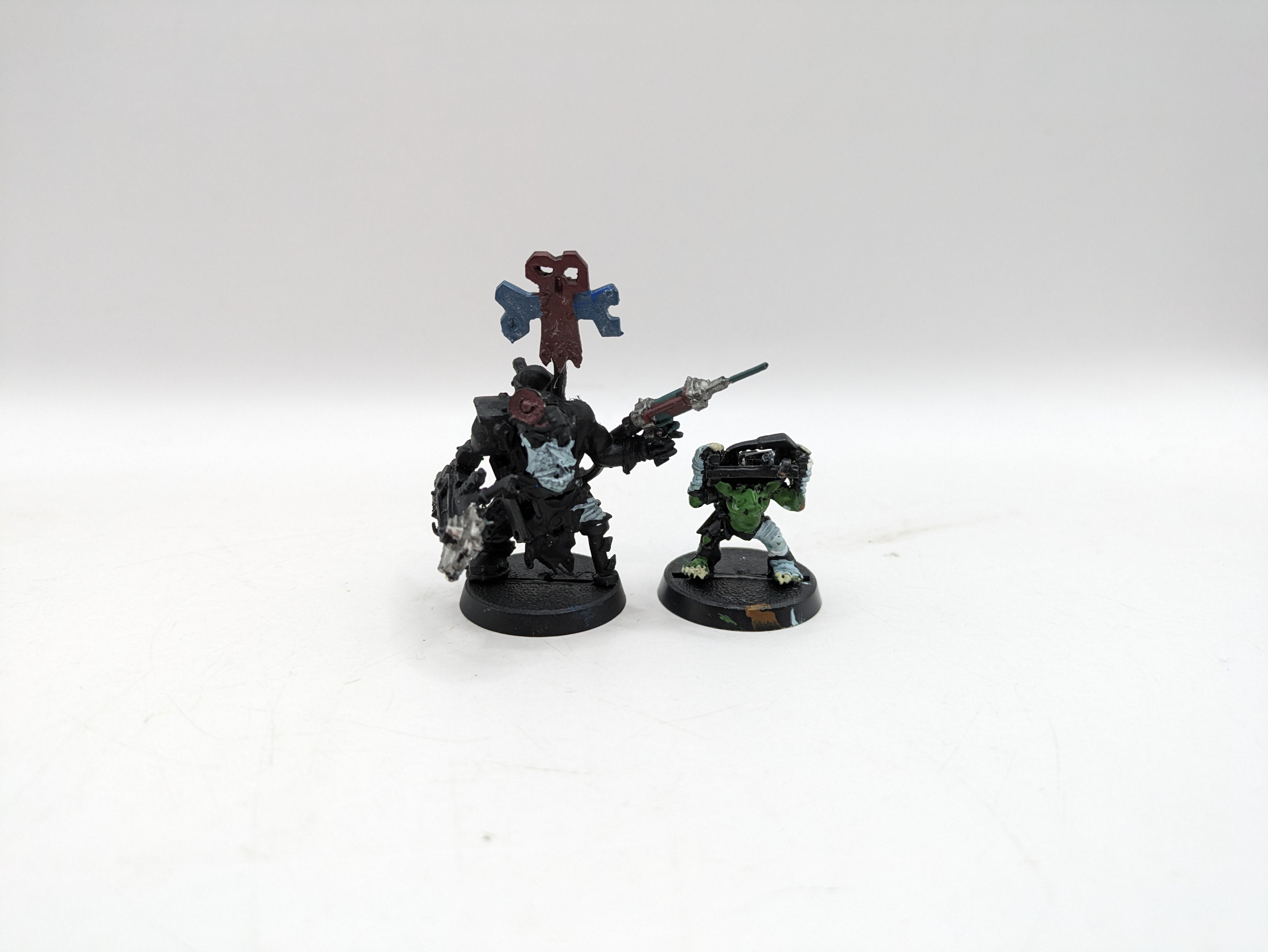 Warhammer 40k: Orks Metal Painboy and Grot (AZ126)