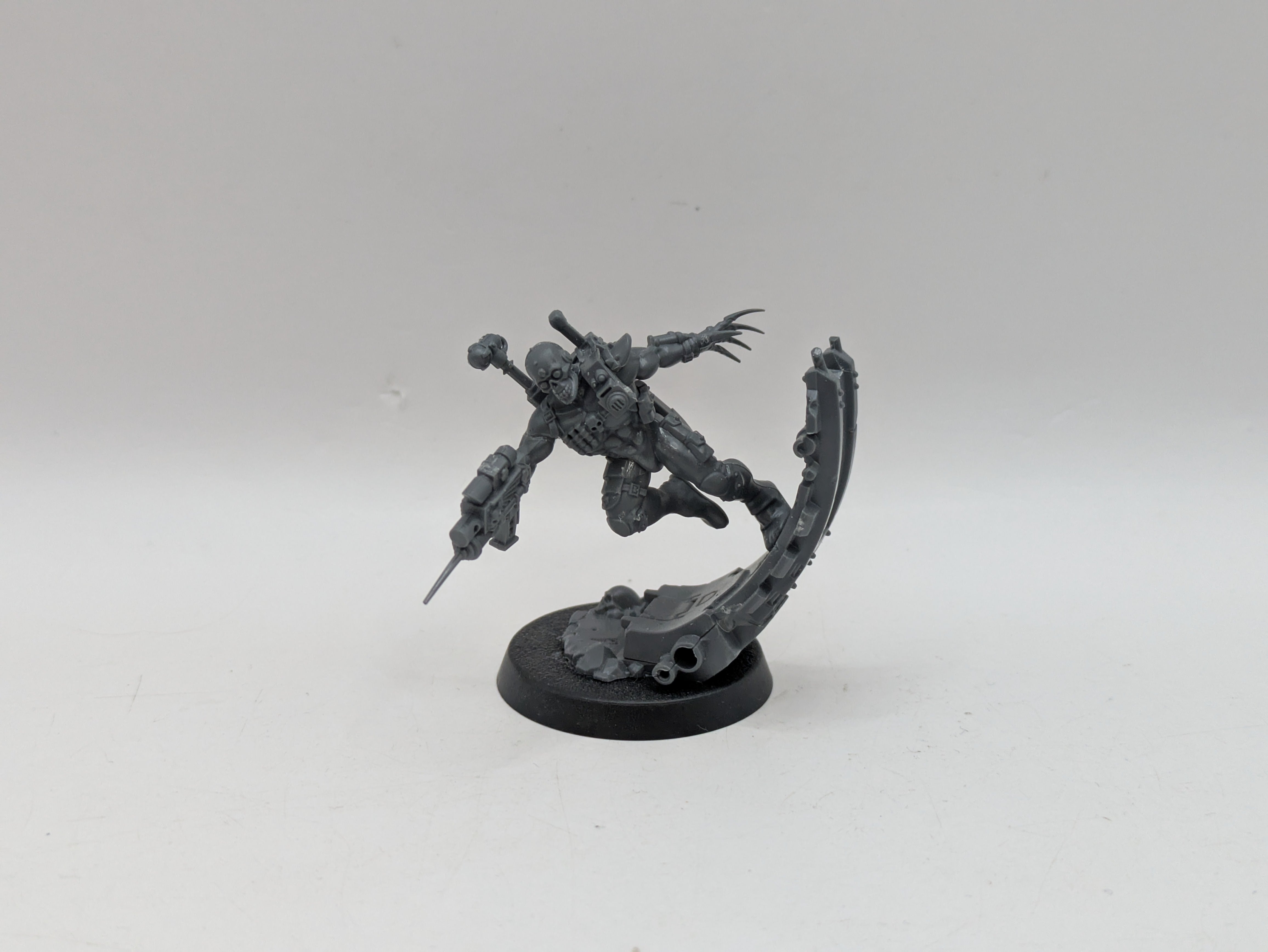 Imperial Agents: Eversor Assassin – Warhammer 40K Games Workshop Miniature