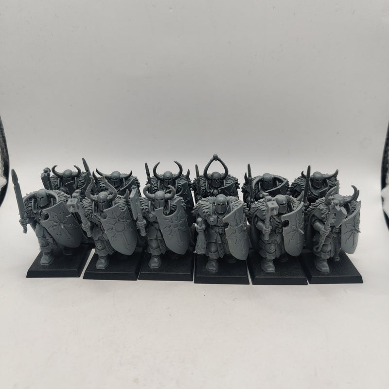 Warhammer The Old World Chaos Warriors x12 Unpainted BA010