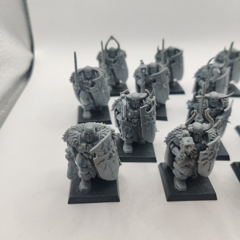 Warhammer The Old World Chaos Warriors x12 Unpainted BA010