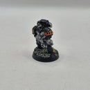 Warhammer 40k Legion of the Damned Space Marine with Flamer AW080