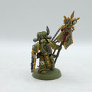 Warhammer 40k: Death Guard Icon Bearewr and Biologus Putrifier (AZ045)
