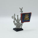 Warhammer Fantasy/The Old World: Chaos Dwarf Standard Bearer (AD205)