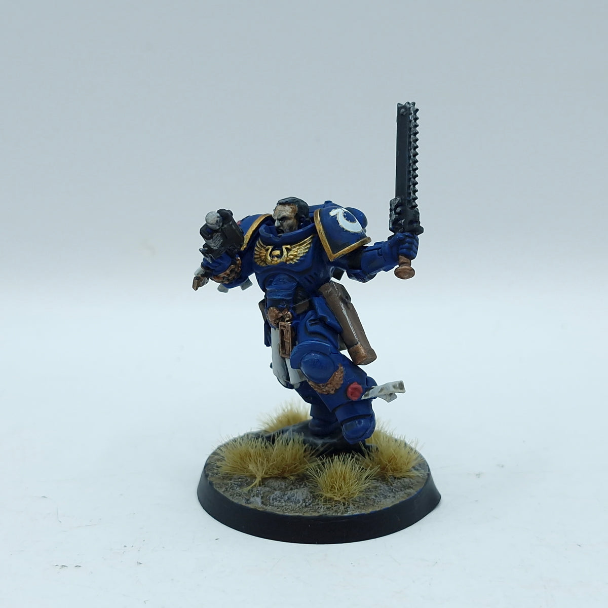 Warhammer 40k: Space Marines Ultramarines Lieutenant Titus - Painted (AT189)