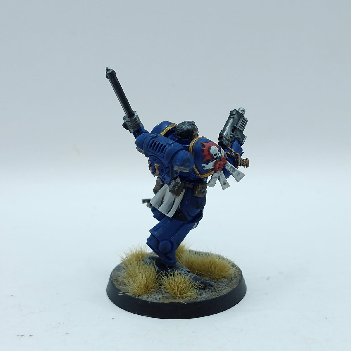 Warhammer 40k: Space Marines Ultramarines Lieutenant Titus - Painted (AT189)