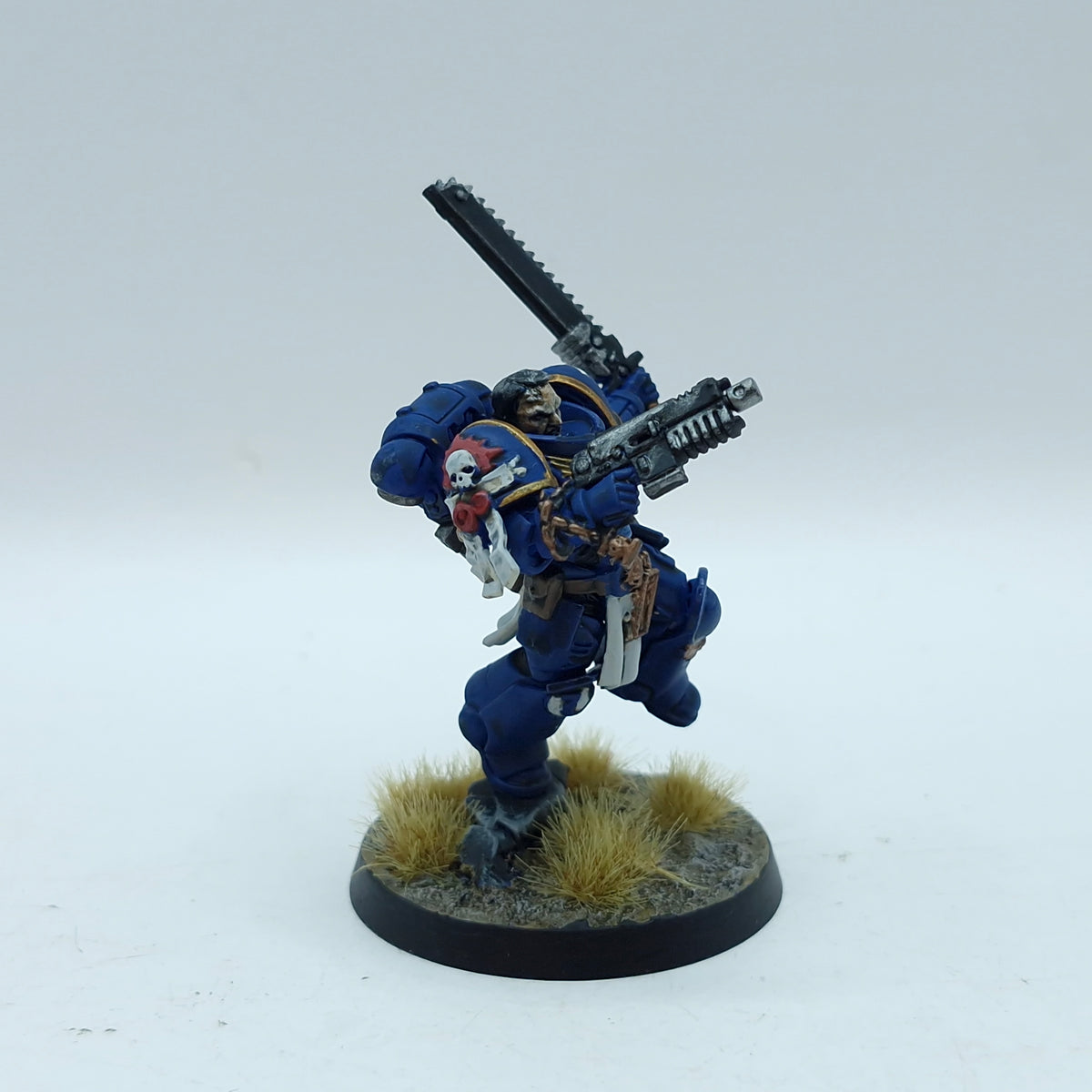 Warhammer 40k: Space Marines Ultramarines Lieutenant Titus - Painted (AT189)