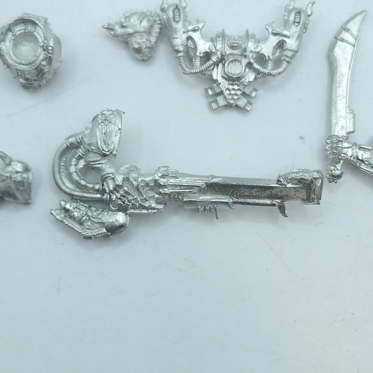 Warhammer 40k: Emperor's Children Metal Noise Marine Upgrades (BN080)