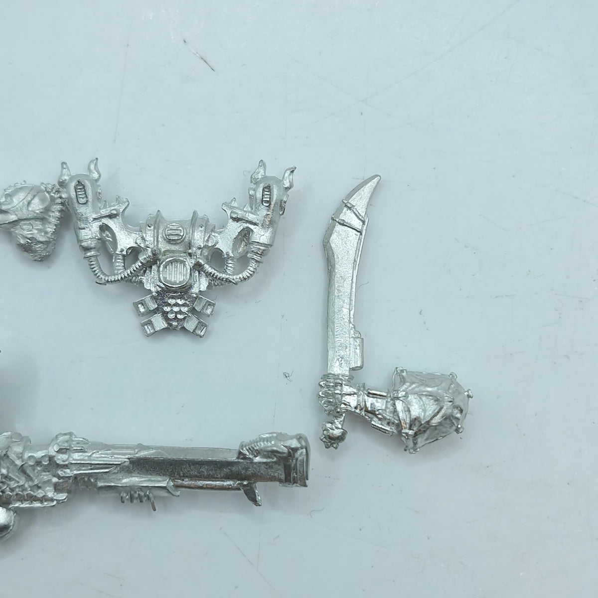 Warhammer 40k: Emperor's Children Metal Noise Marine Upgrades (BN080)