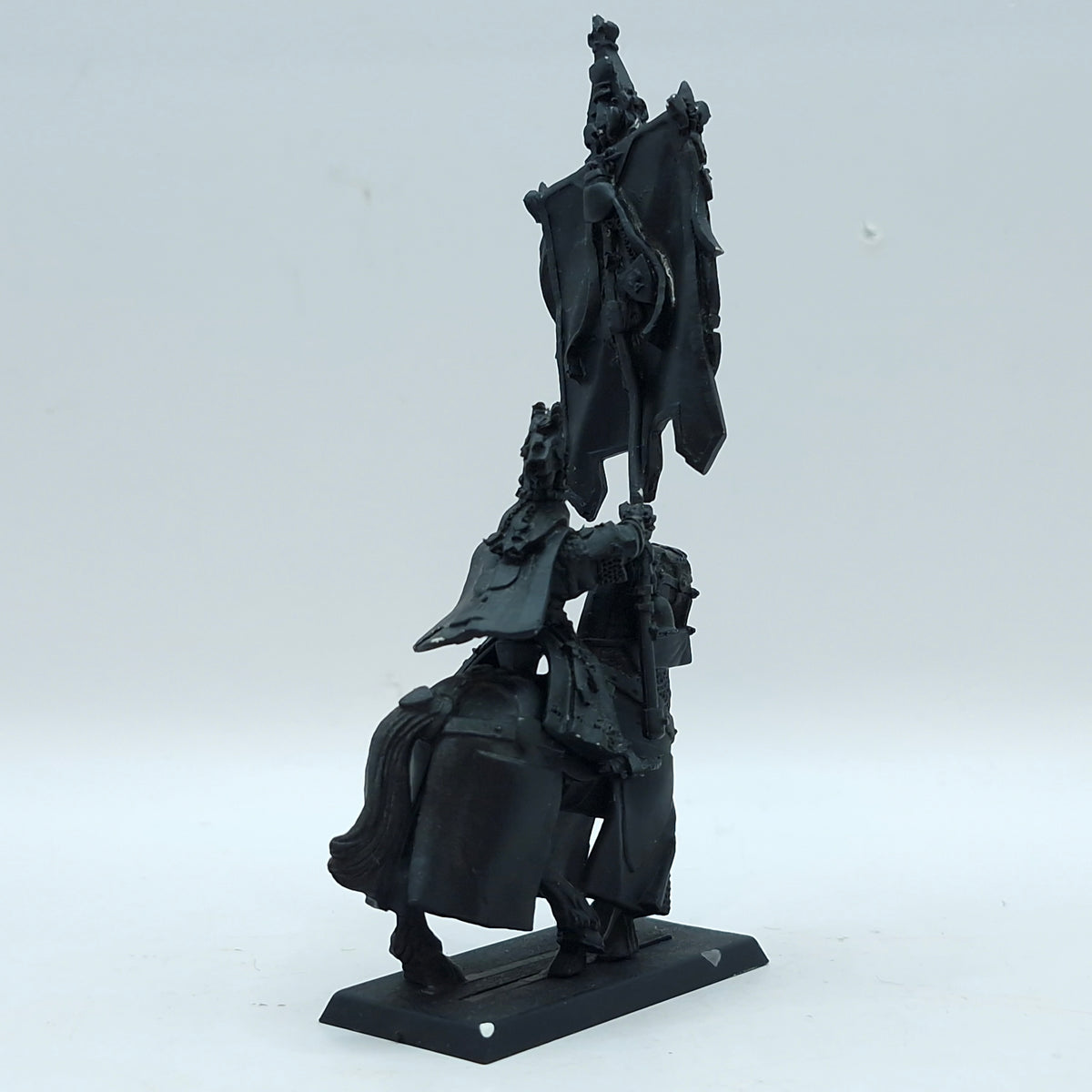 Warhammer The Old World: Kingdom of Bretonnia Metal Battle Standard Bearer on Warhorse (BC212)