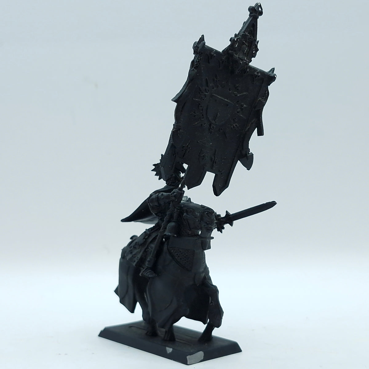 Warhammer The Old World: Kingdom of Bretonnia Metal Battle Standard Bearer on Warhorse (BC212)