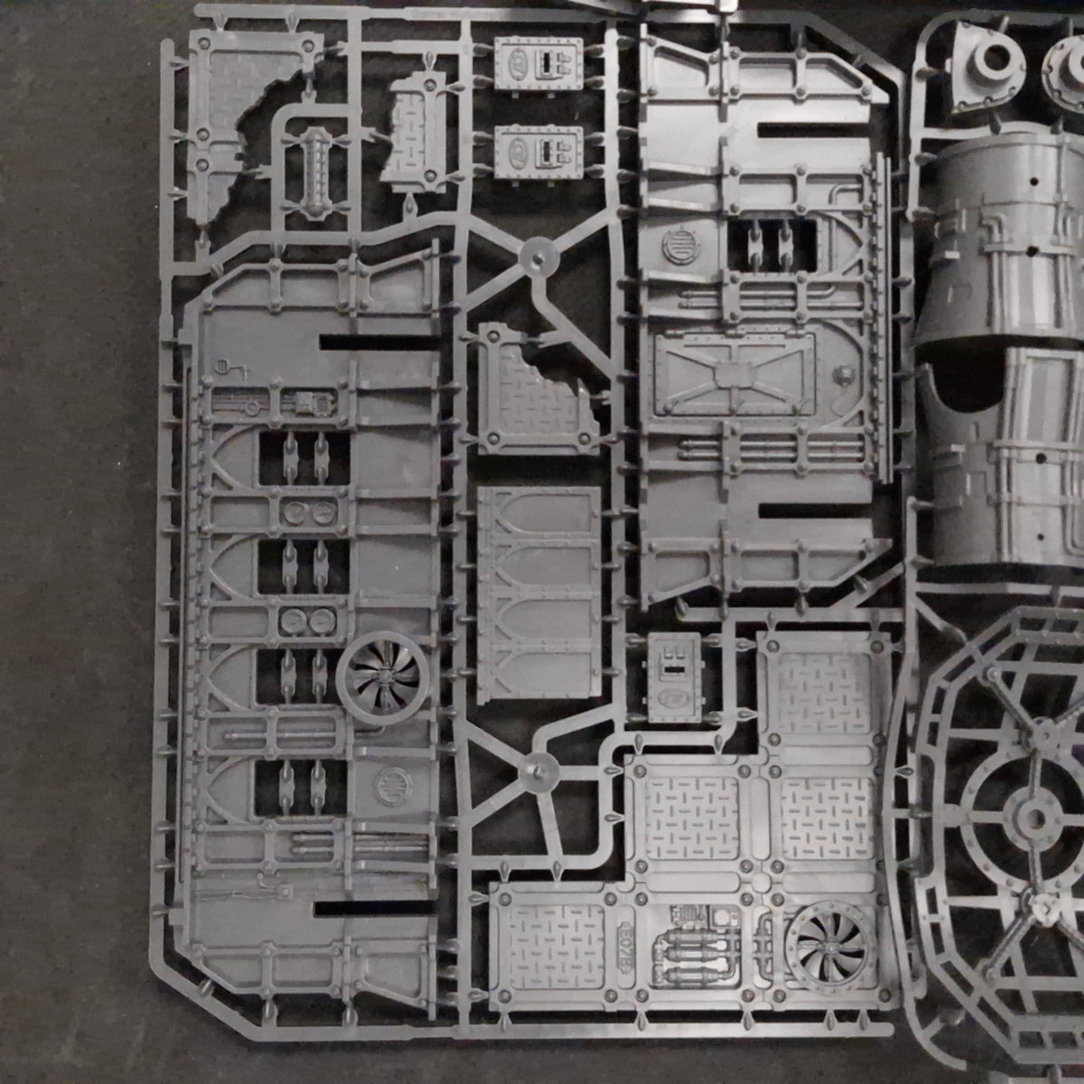 Warhammer 40k: Battlezone Fronteris Nachmund on Sprue (BM202)