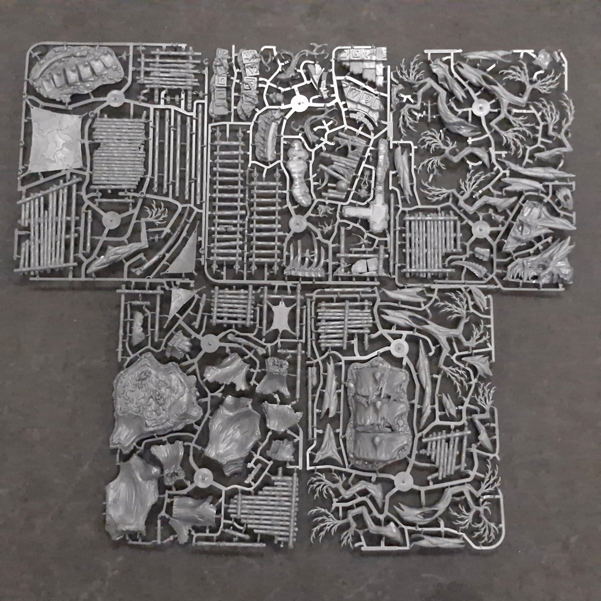 Warhammer Age of Sigmar: Warcry Sundered Fate Terrain on Sprue (BM208)