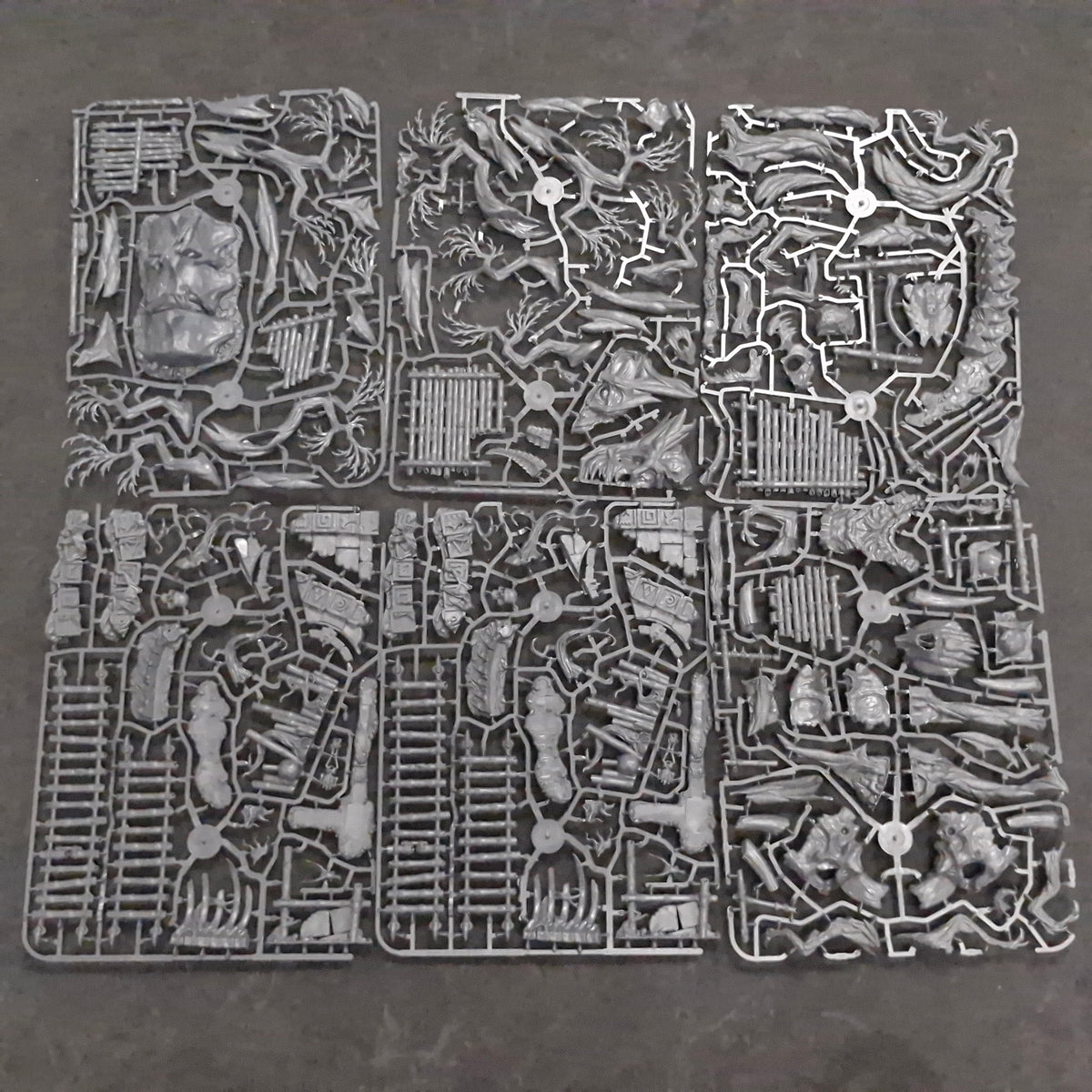 Warhammer Age of Sigmar: Warcry Heart of Ghur Terrain on Sprue (BM211)