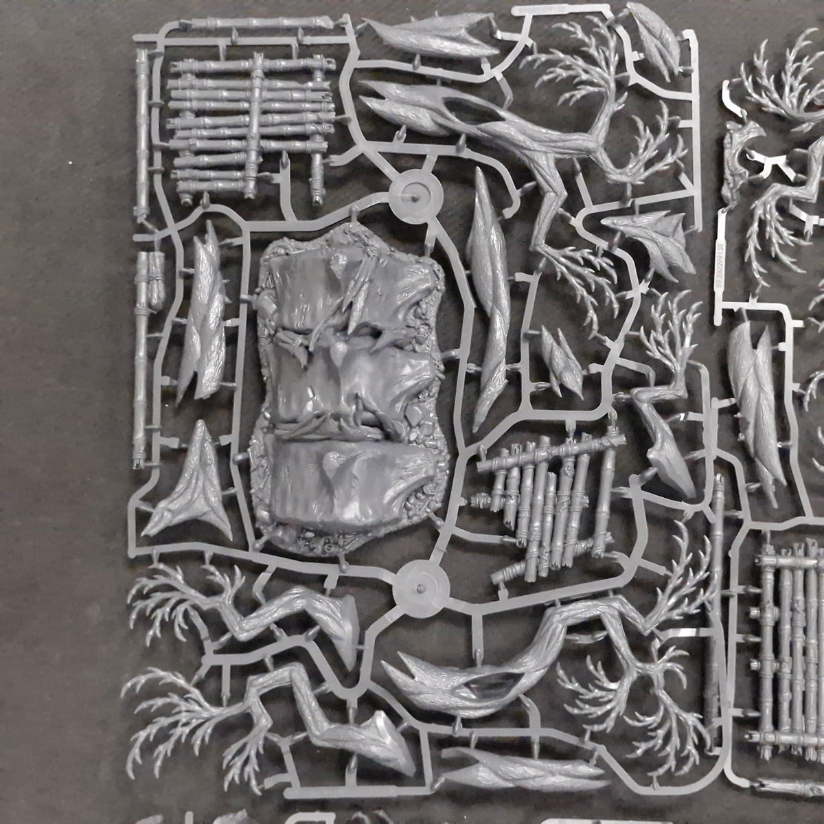 Warhammer Age of Sigmar: Warcry Heart of Ghur Terrain on Sprue (BM211)