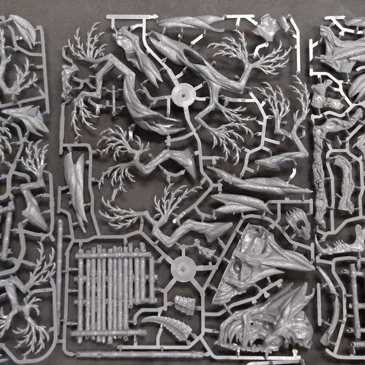 Warhammer Age of Sigmar: Warcry Heart of Ghur Terrain on Sprue (BM211)