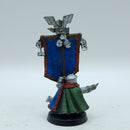 Warhammer The Old World: Dwarfen Mountain Holds Metal Battle Standard Bearer (AW064)