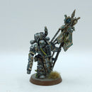 Warhammer 40k: Death Guard Icon Bearer - Painted (AT080)