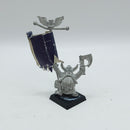Warhammer The Old World: Metal Dwarf Standard Bearer (AW112)