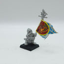 Warhammer The Old World: Marauder Metal Dwarf Standard Bearer (BA118)