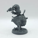 Warhammer 40k: Commemorative Series Da Red Gobbo and Bounca (AT042)