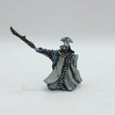 Warhammer 40k: T'au Empire Finecast Ethereal with Honour Blades and Guards (AO030)