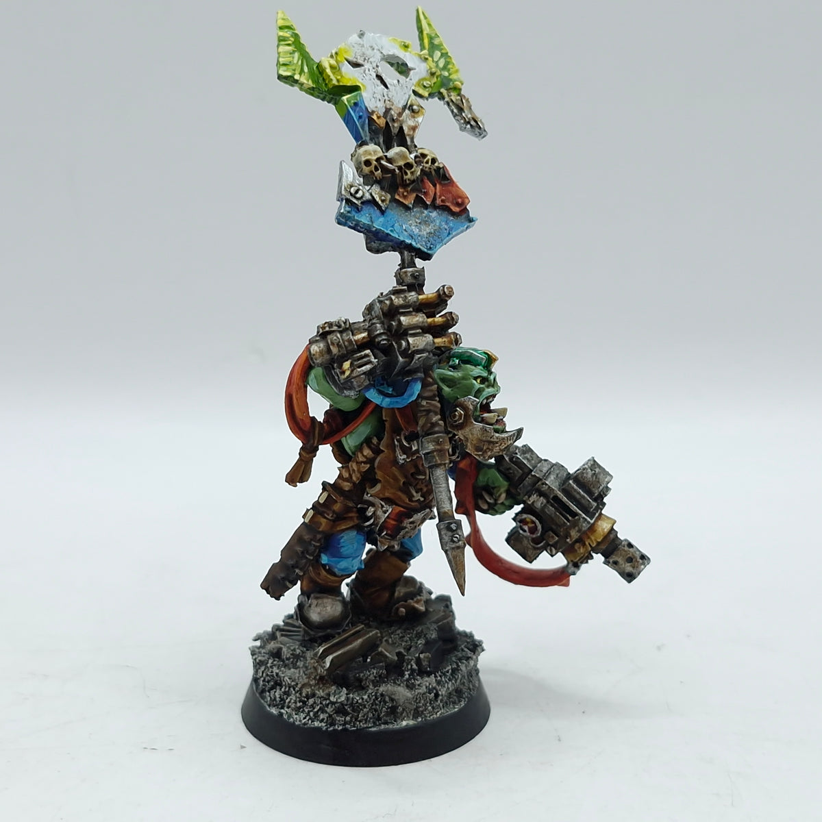 Warhammer 40k: Orks Nob with Waaagh! Banner - Painted (BH094)