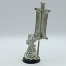 Warhammer 40k: Space Marines Dark Angels Metal Standard Bearer (AF131)