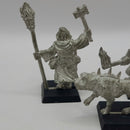 Warhammer Mordheim Witch Hunter Priest and Dogs - Metal OOP BN044