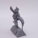 Warhammer Blood Bowl: Resin Halfling Referee BJ032