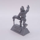 Warhammer Blood Bowl: Resin Halfling Referee BJ032