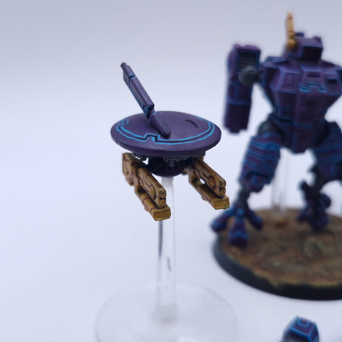 Warhammer 40k: T'au XV8 Crisis Battlesuit Team Painted BTB42