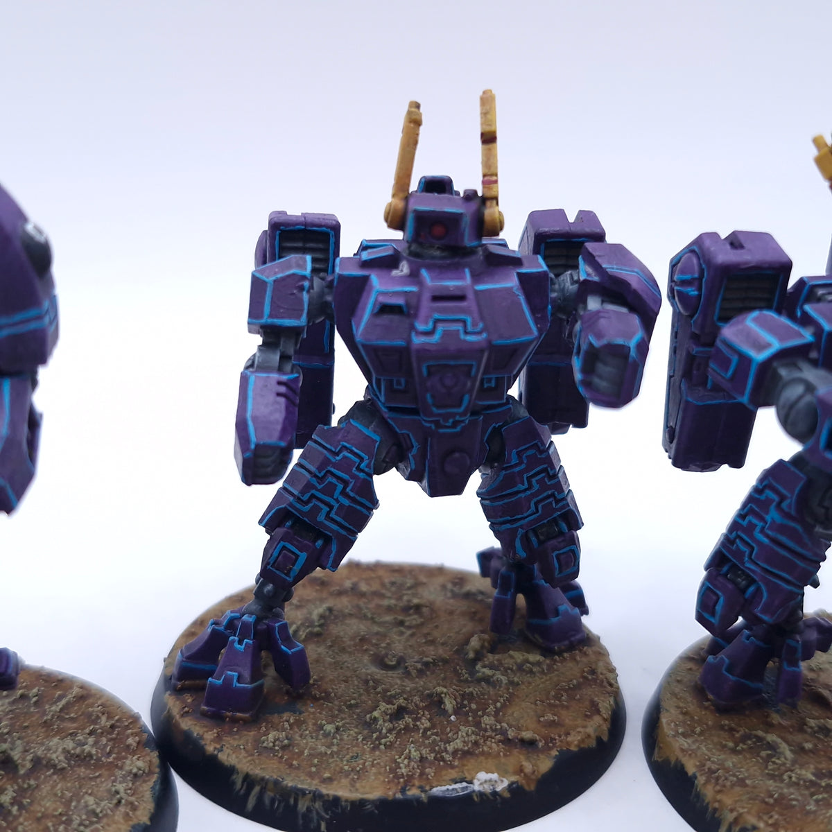 Warhammer 40k: T'au XV8 Crisis Battlesuit Team Painted BTB42