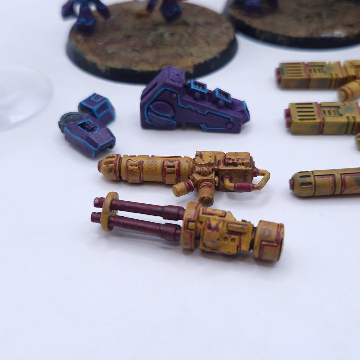 Warhammer 40k: T'au XV8 Crisis Battlesuit Team Painted BTB42