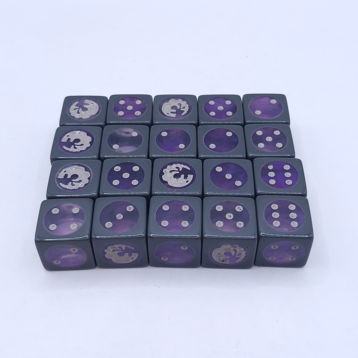 Warhammer 40k: Genestealer Cult Dice with Tokens AD105