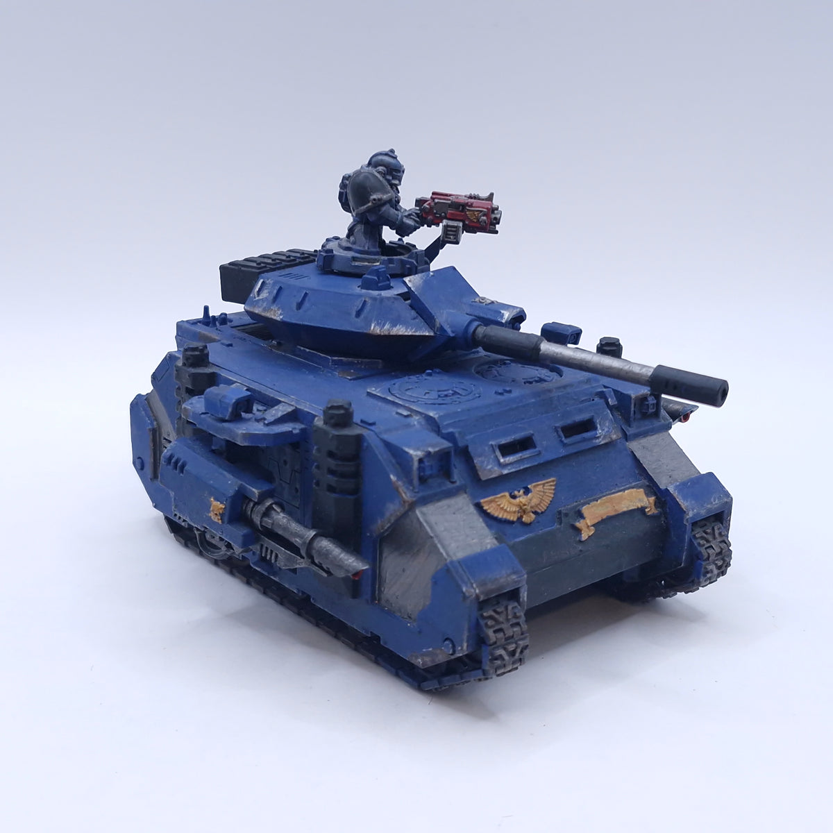 Warhammer 40k: Space Marines Predator Painted AEZ11