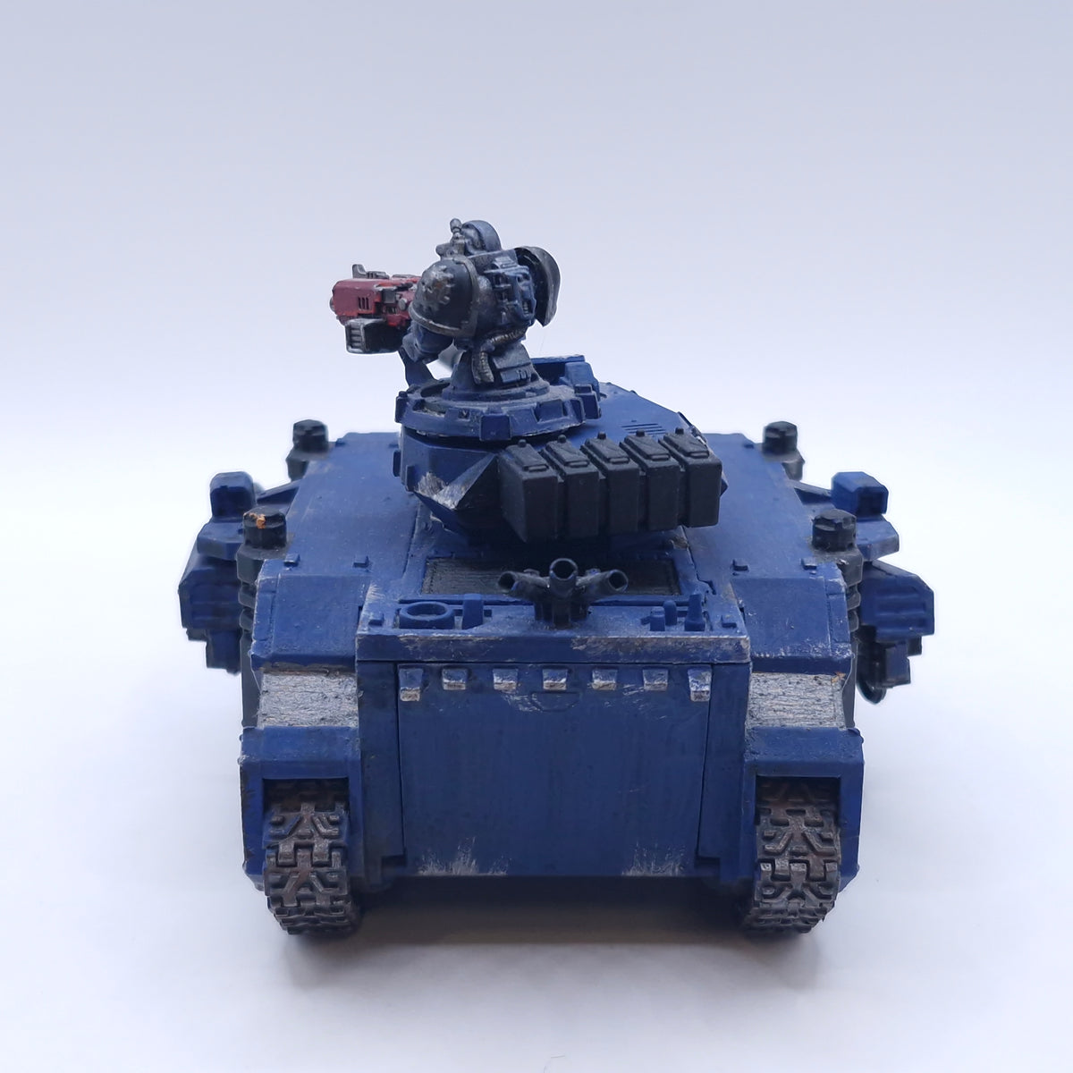 Warhammer 40k: Space Marines Predator Painted AEZ11