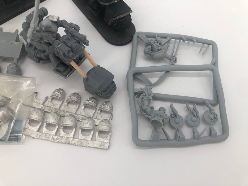 Space Marines White Scars Bikes x3 and Upgrade Sprue Shoulder Pads AI050-0927